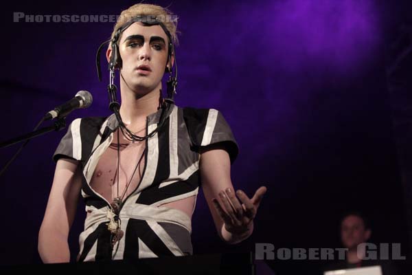 PATRICK WOLF - 2009-07-29 - PAREDES DE COURA (Portugal) - Praia do Tabuao - 